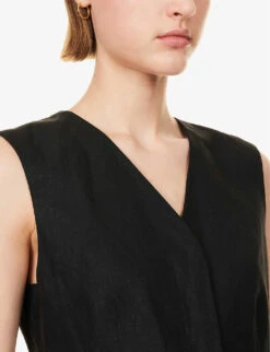 THEORY Galena V-neck Linen Vest 9 THEORY Galena V-neck Linen Vest -Ted Bakee Clothing Shop R04152397 BLACK ALT04